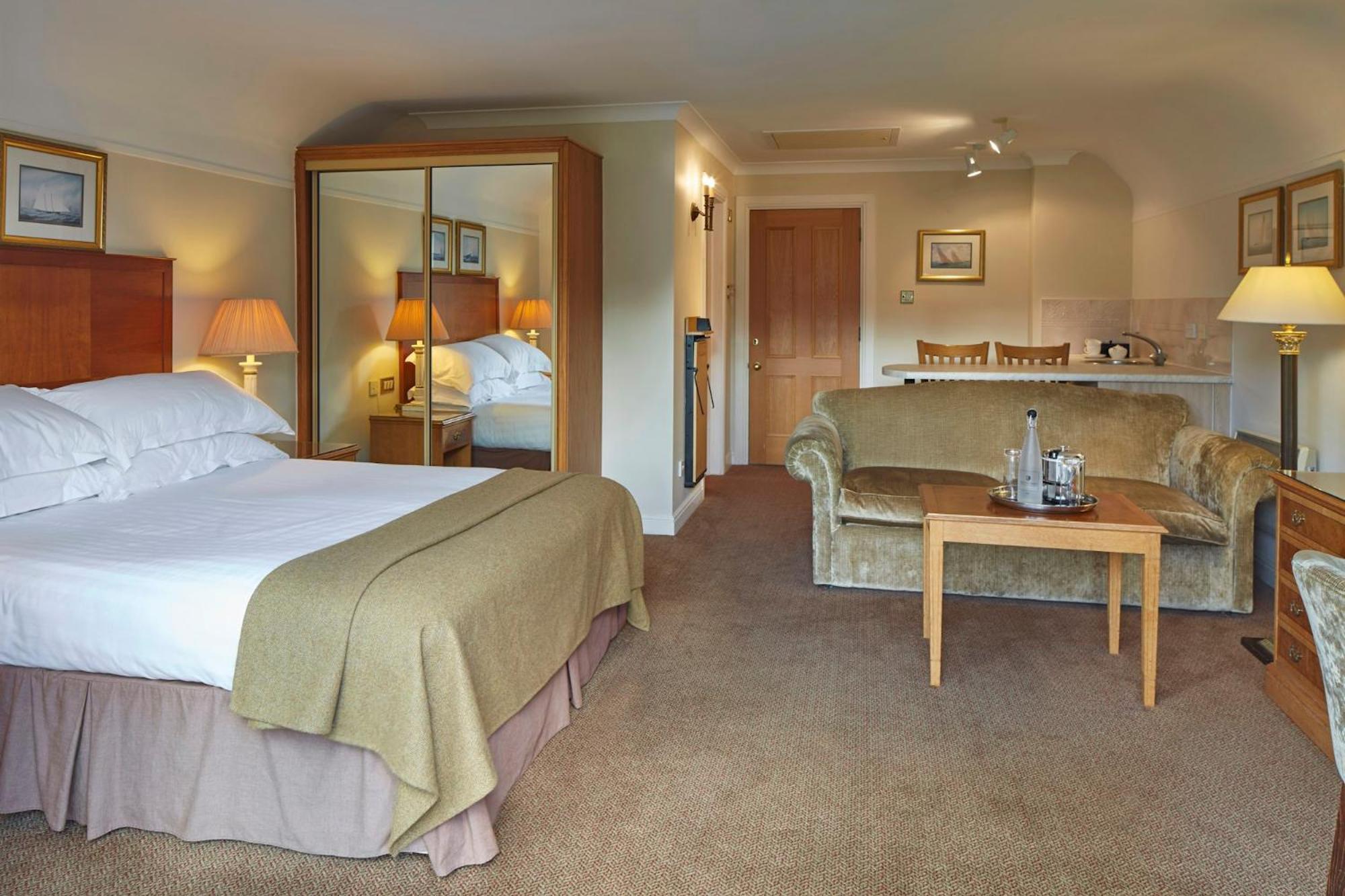 Macdonald Elmers Court Hotel Lymington Exterior foto